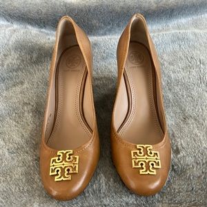 Selling Tory Burch shoes. I have worn a few times. In mint condition.